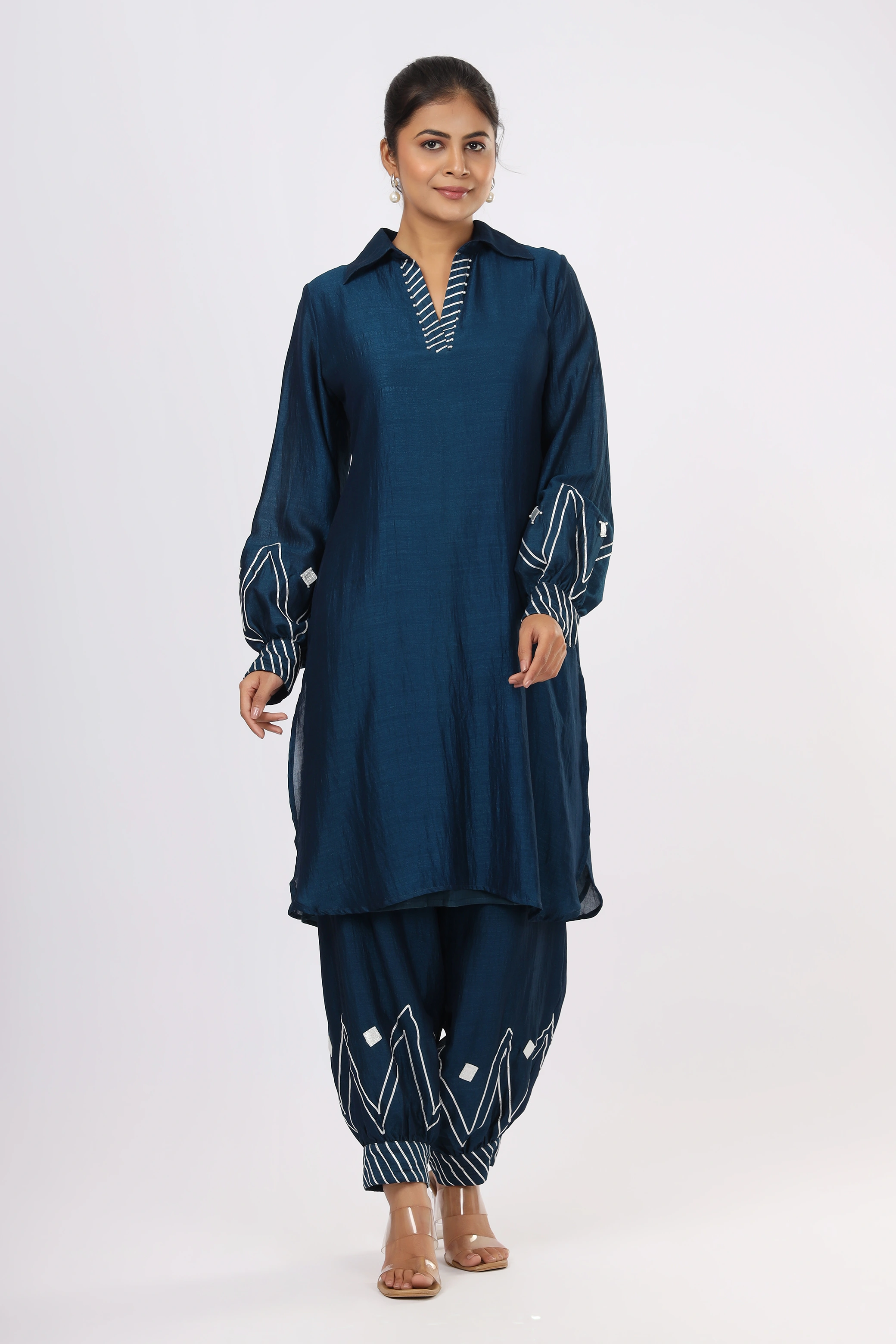 VGlame Solid V Silk Two-Piece Kurta Set with Collar Neck & Sikki Gota Detailing