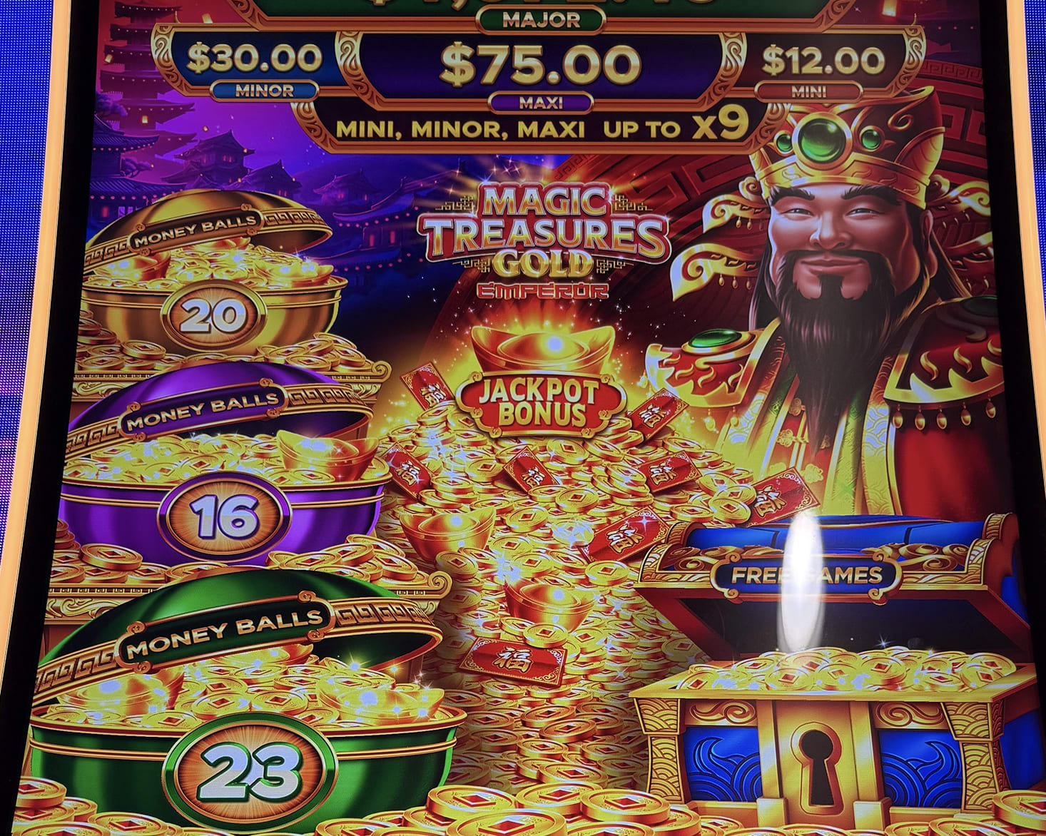 Magic Treasures Gold: Emperor or Empress slot machine