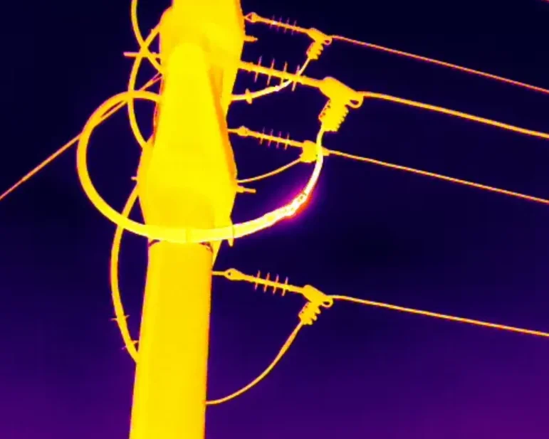 Revelación de punto caliente en conexión de cable N2XSY con cámara termográfica. Fuente propia