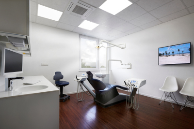 Dr. Richard Hönes Zahnarzt in Filderstadt Behandlungszimmer 2