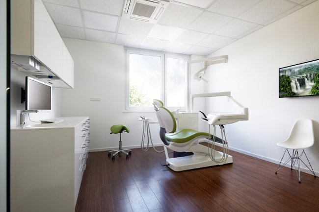Dr. Richard Hönes Zahnarzt in Filderstadt Behandlungszimmer 2