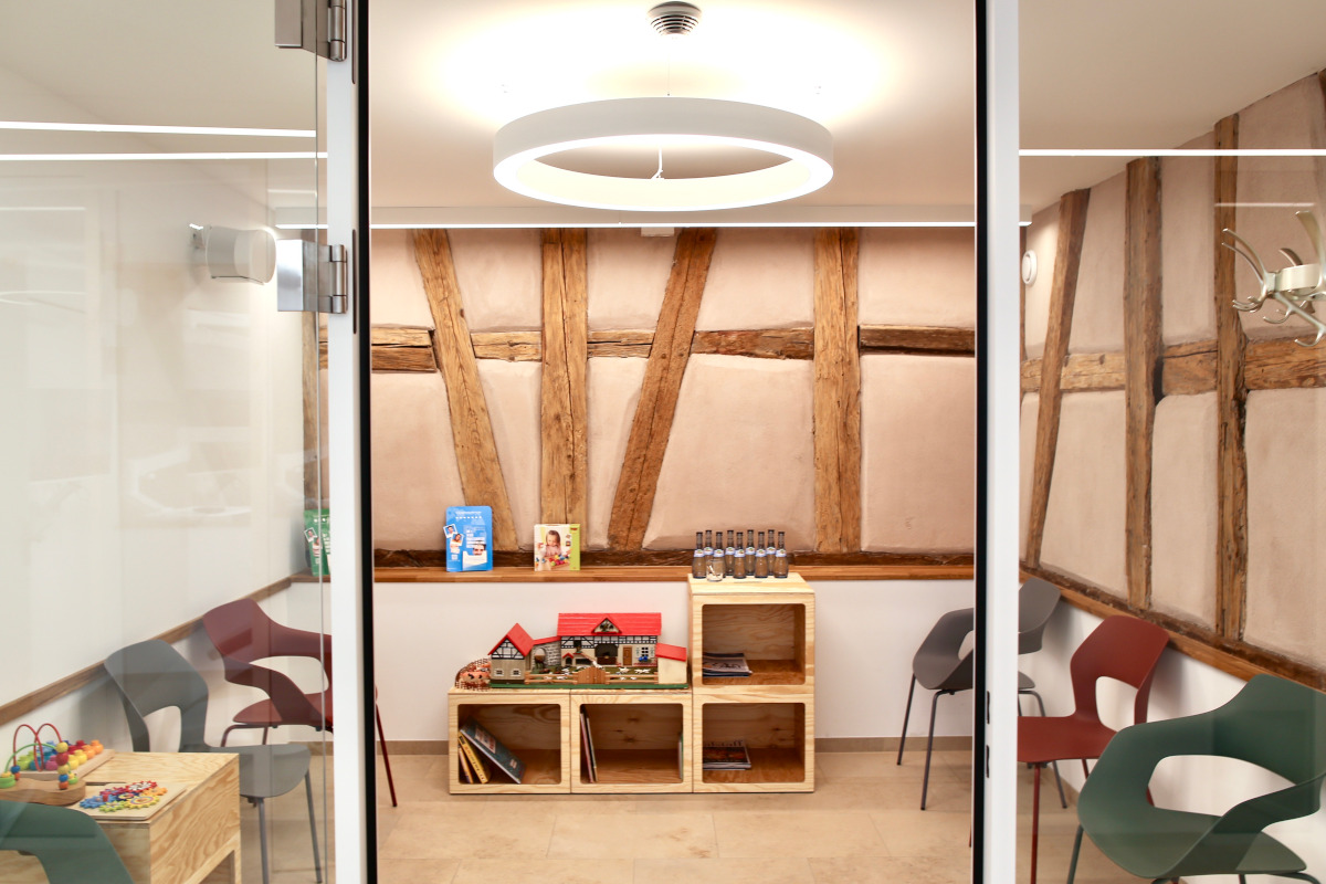 Wartezimmer Zahnarztpraxis Dr. Walker und Kollegen