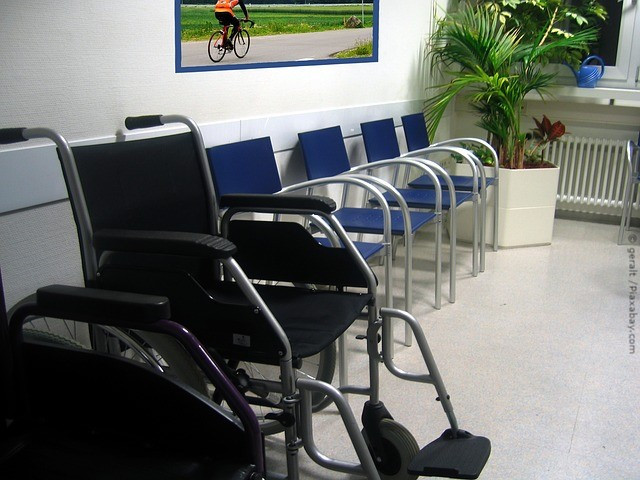 Wartezimmer Arzt Rollstuhl