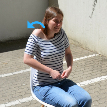 Rückenübung Schultern kreisen