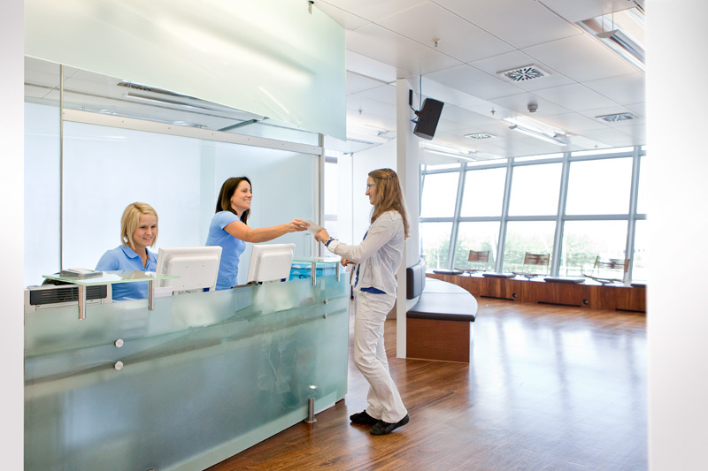 Dr. med. Rainer Wiltfang - Smile Eyes - Empfang