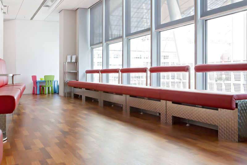 Dr. med. Rainer Wiltfang - Smile Eyes - Wartezimmer
