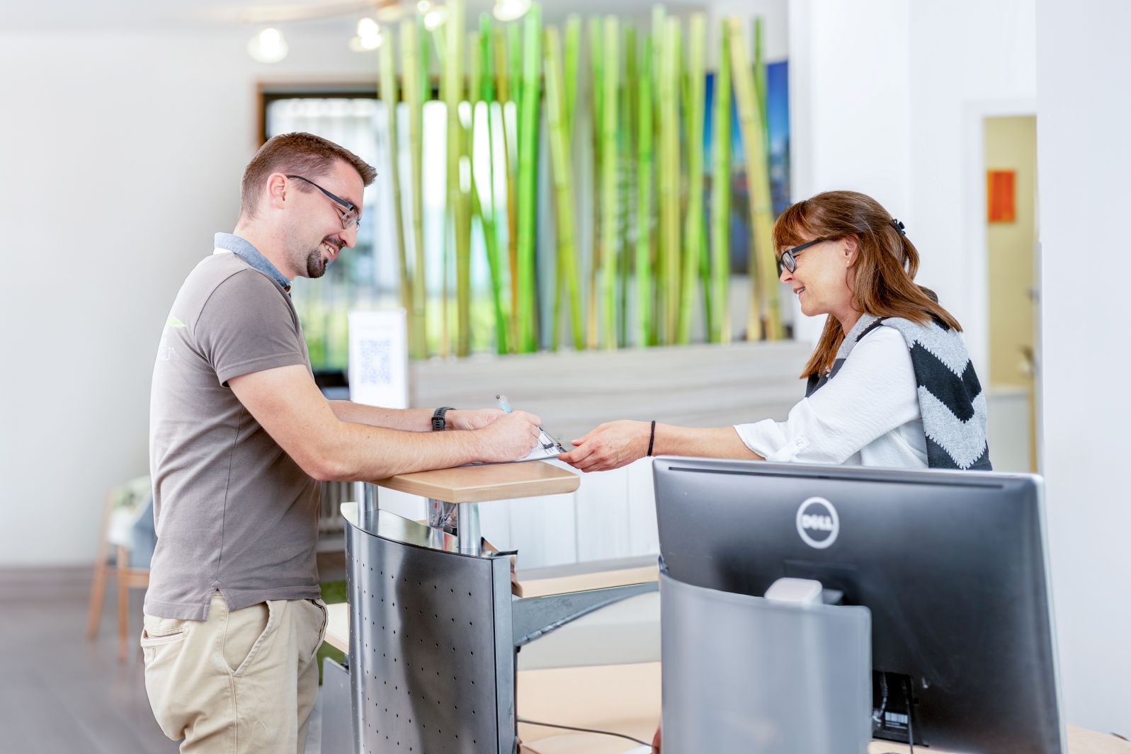 Empfang - Zahnarzt Köln-Ehrenfeld | Zahnarztpraxis Dr. Lindner & Team