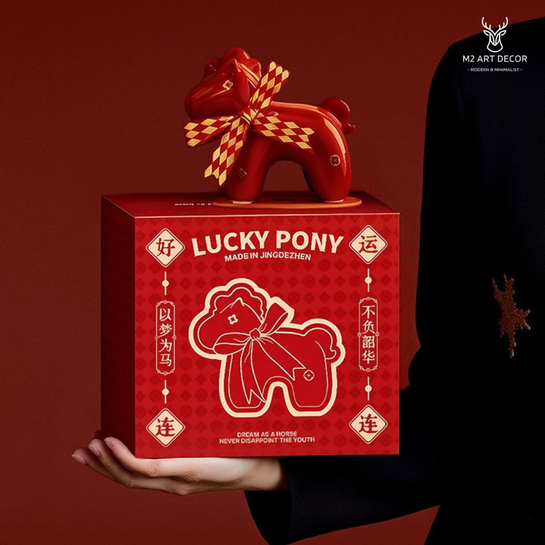Hình ảnh phụ của sản phẩm Ngựa Lucky màu đỏ (kèm hộp làm quà tặng) - M2 Art Decor