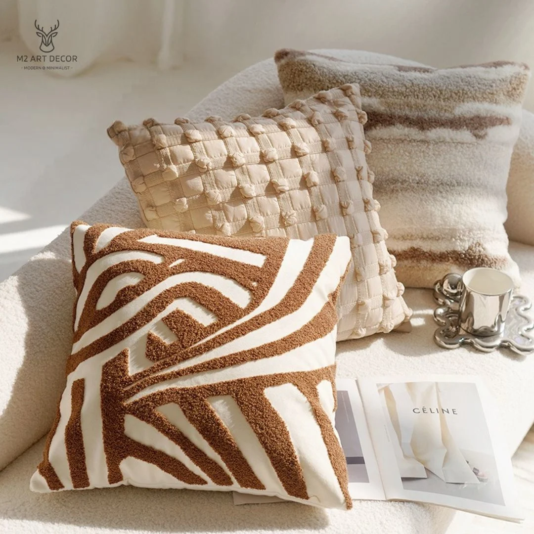 Hình ảnh phụ của sản phẩm Vỏ gối lông nâu kem mềm mại - M2 Art Decor