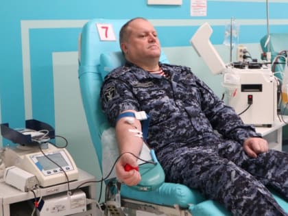 Росгвардейцы пополнили банк крови медицинских учреждений в Тюмени