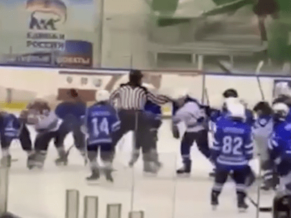 Дети-хоккеисты из Тюмени и их соперники подрались на ледовой арене