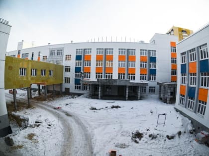 Самая большая школа в Тюменской области построена на 70 %, ее сдадут до июня 2023 года