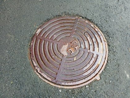 В Тюмени осудили похитителя крышек водопроводных колодцев