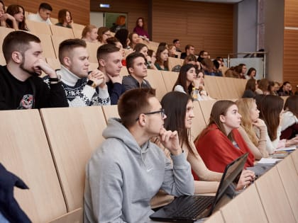 Городские депутаты поздравили тюменцев с Днем российского студенчества