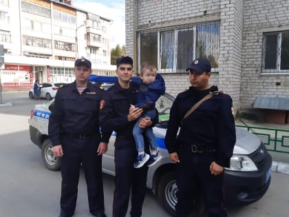 В Тюмени спасли 4-летнего мальчика, стоявшего в проеме окна на пятом этаже