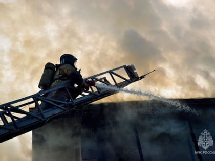Два человека погибли при пожаре в доме на ул. Беляева в Тюмени