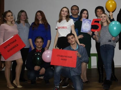 Светлана Касенова поздравляет с Днём студентов