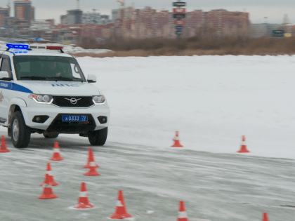 13 парашютистов выступят на открытии #СпецоперацииЛед в Тюмени