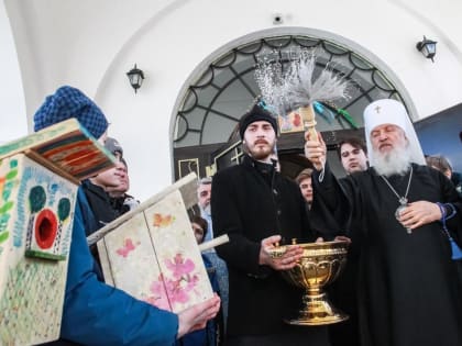 Отец Димитрий провел в Тюмени службу на Благовещение