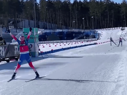 Спортсменка из ХМАО взяла бронзу на женском масс-старте в финале Кубка содружества