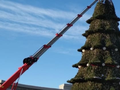 В Тюмени демонтируют новогоднее убранство