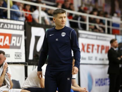 Главный тренер мини-футбольного клуба «Кристалл» Климентий Сидоров: «Подумалось: швырнёт вратарь мяч, а Бабай пяткой опять какой-нибудь сумасшедший гол завалит… но закончилось всё 