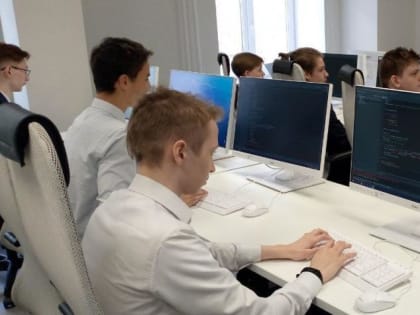 Владимир Якушев отметил роль Сбербанка в развитии цифровизации в УФО