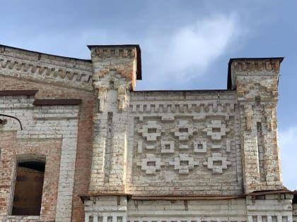 Храм XVIII века с "пламенеющими" наличниками отреставрируют в Тобольске