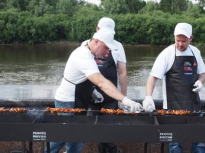 В Тюмени приготовили самый длинный шашлык &nbsp;в России