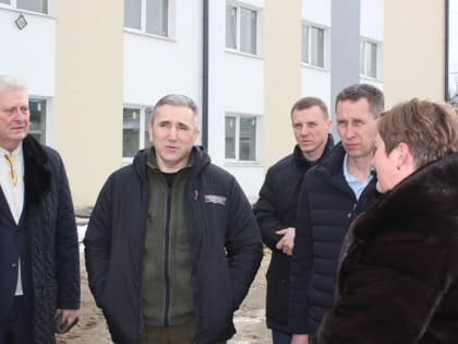 Моор осмотрел  соцобъекты Краснодонщины, на которых работают тюменцы