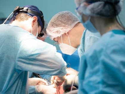 Тюменские врачи восстановили пациенту кисть руки после серьезной травмы