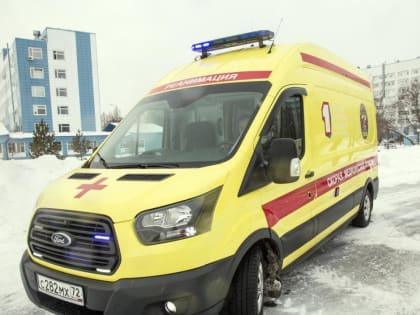 В аварии на улице Пермякова в Тюмени пострадали врач и фельдшер