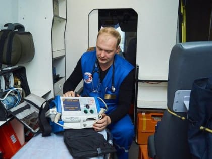 Губернатор поздравил сотрудников и ветеранов скорой медицинской помощи с профессиональным праздником
