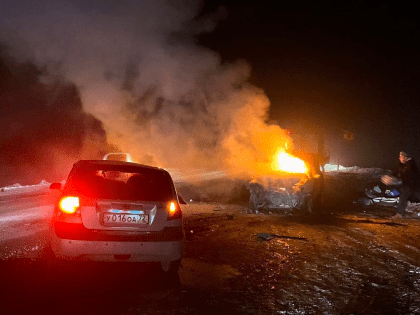 На трассе Тюмень – Омск автомобиль вылетел на встречку и после удара загорелся