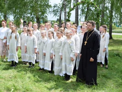 В Большом Сорокино отметили народный праздник "Святая троица"