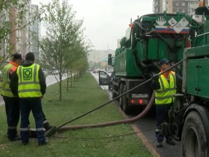 Коммунальные службы Тюмени устраняют последствия ливня