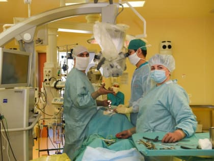 Тюменские нейрохируги избавили 68-летнюю югорчанку от опухоли спинного мозга