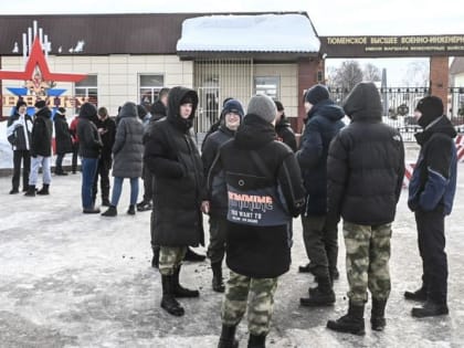 В ТВВИКУ будущим абитуриентам показали динамические тренажеры и образцы техники