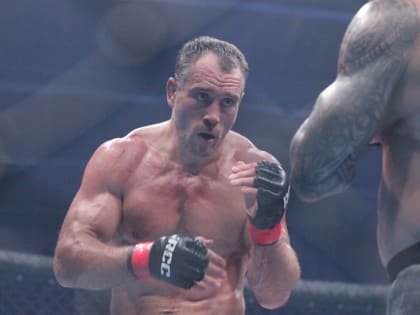 Победитель турнира RCC 14 по смешанным боевым искусствам в Тюмени Алексей Кунченко: «Мне грех жаловаться, на хлеб-соль денег хватает»