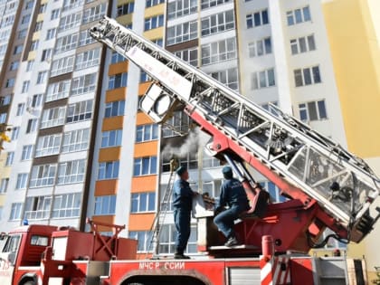 В многоэтажке на улице Протозанова горел балкон