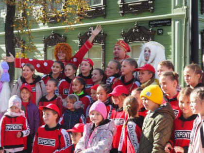 Новый сезон во Дворце культуры "Нефтяник" открыли с шествием и большим концертом