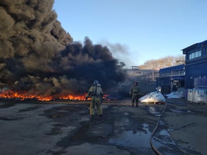 Пожар на заводе "ПолимерПласт" в Тюмени потушен