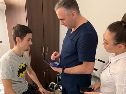 Тюменские нейрохирурги установили более тысячи нейростимуляторов за 11 лет работы центра