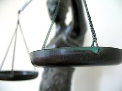 В  Тюмени будут судить мошенника, укравшего взятку в 12,8 миллионов рублей