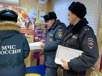 Празднование Нового года не обходится без бенгальских огней и фейерверков