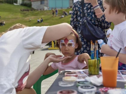 Ялуторовские школьники с помощью VR-шлема узнают больше о Земле