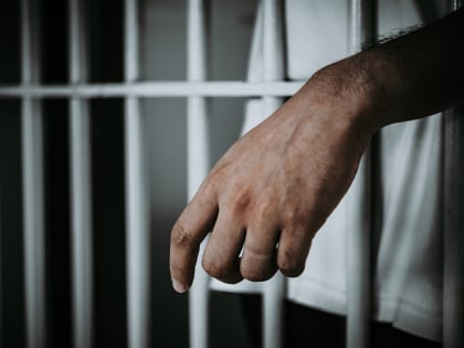 Селянин избил молодого человека за то, что тот сделал ему замечание