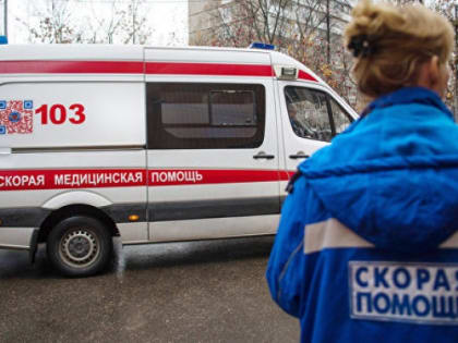 Из тюменской многоэтажки выпала молодая женщина