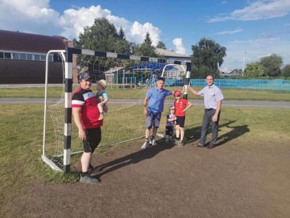 В рамках партпроекта «Крепкая семья» прошел мониторинг детских спортивных площадок