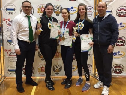 Пять тюменских спортсменок примут участие в первенстве России по жиму лёжа в Екатеринбурге